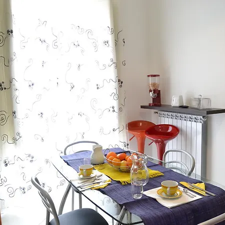 לינה וארוחת בוקר Oreto Centro 4*